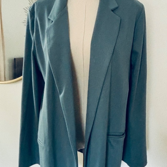 Elegant Teal Women's Blazer - Picture 2 of 5